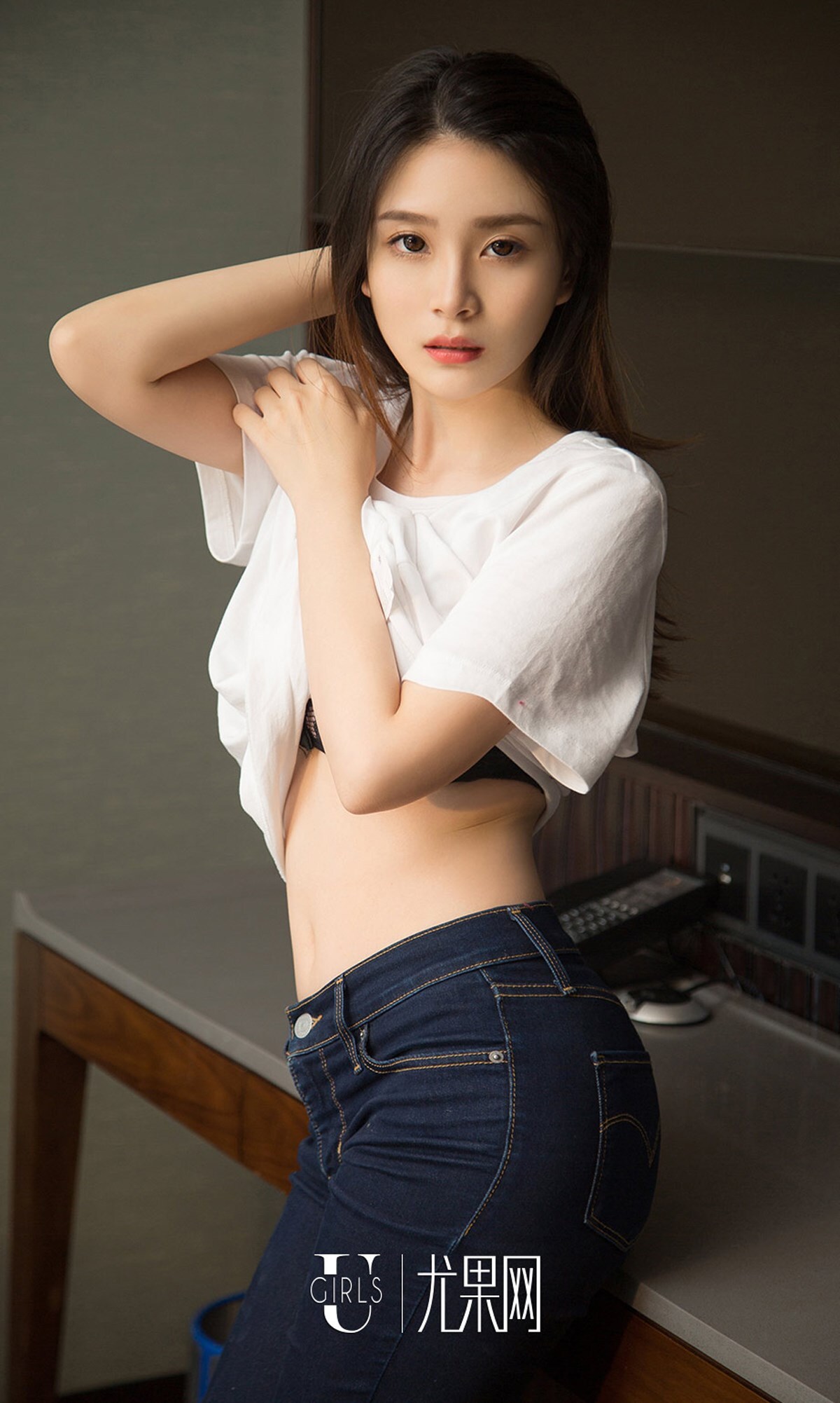 [爱尤物]2018APP NO.1112 Mina一不一样的文静